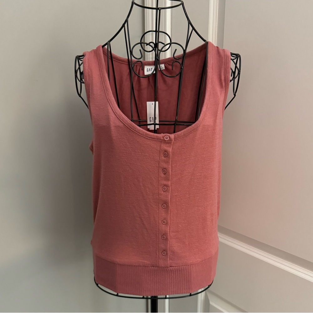 NWT Gap Sleeveless Blouse Tank Top in Size Small
